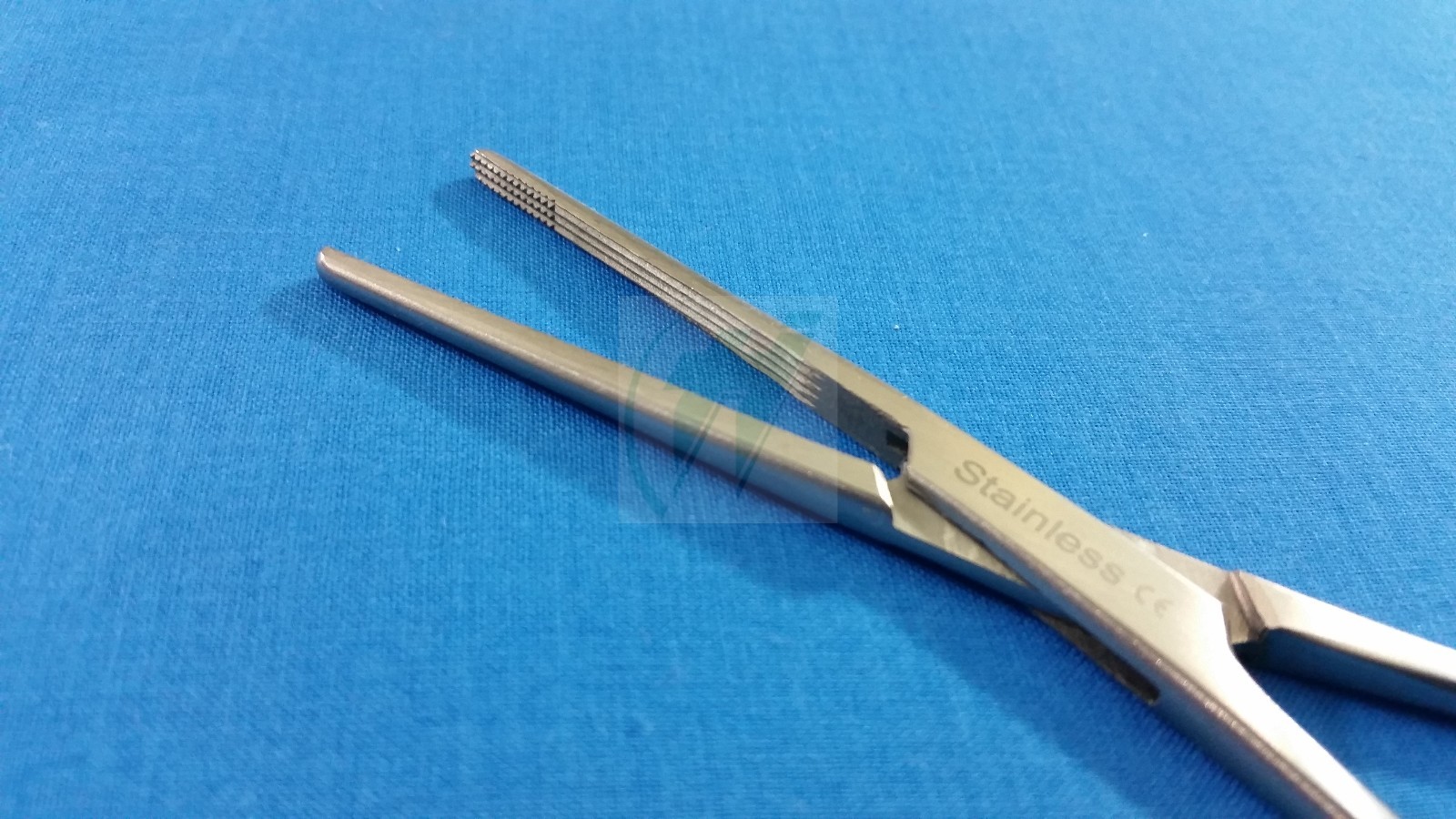 GOLD HANDLE PREMIUM QUALITY CARMALT ARTERY SPAY PACK FORCEP 6.25″ STRAIGHT TIP