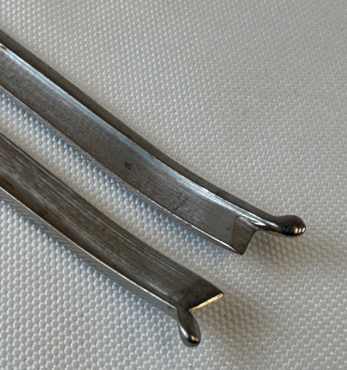 Pair of Storz N-4376 N-4377 Silver 4mm Osteotomes Curved R&L w/ Guard L:7.2″ ENT