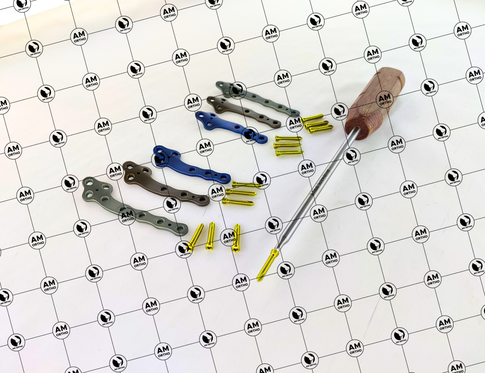 3.5mm TPLO Plates S, M, L 68-88mm L/R Locking Screws & Screwdriver 57 Pcs Set Ti