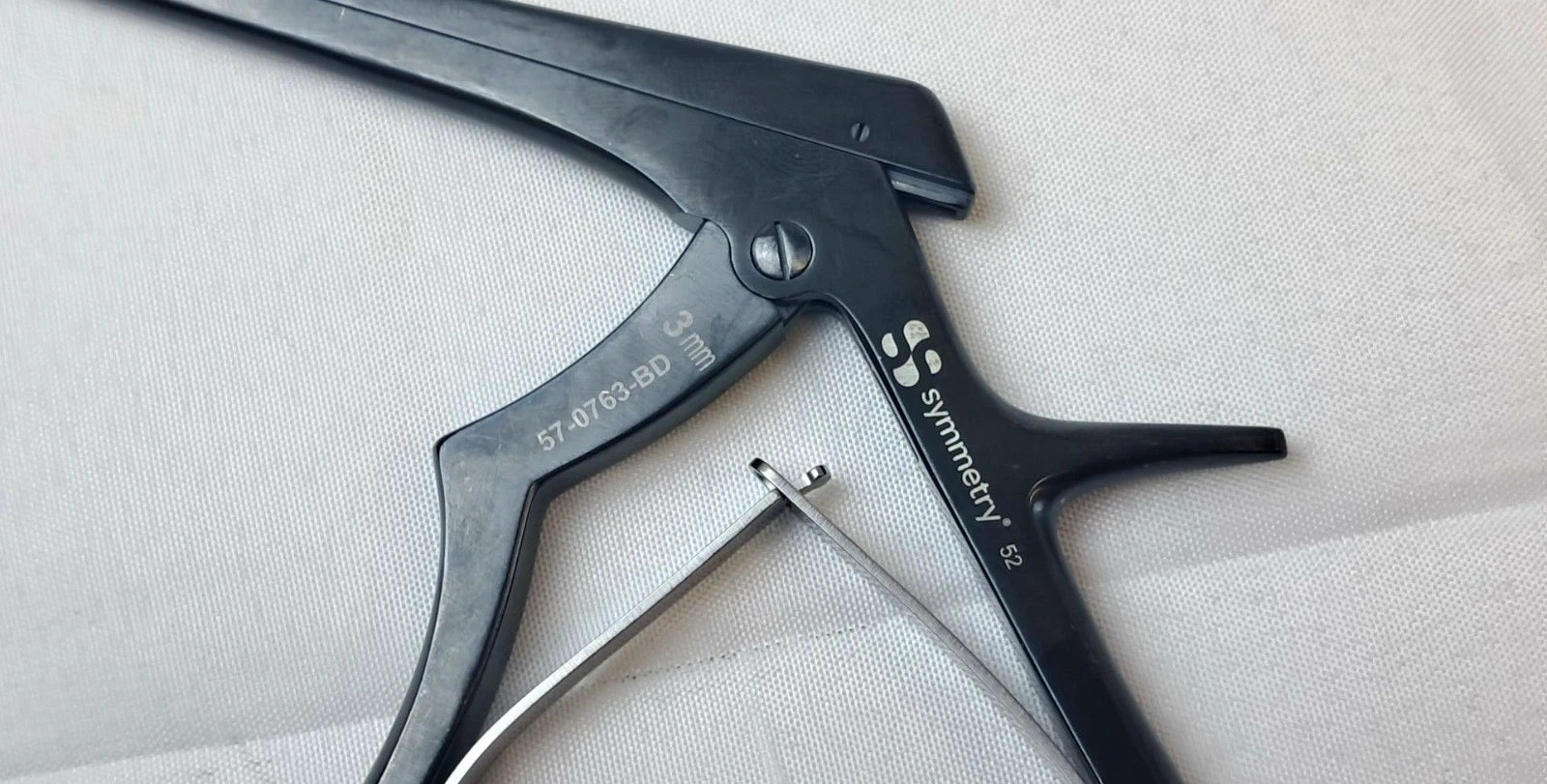 SSI Ultra 57-0763-BD Kerrison Rongeur 3mm, 40° Upbite, 8″ Length
