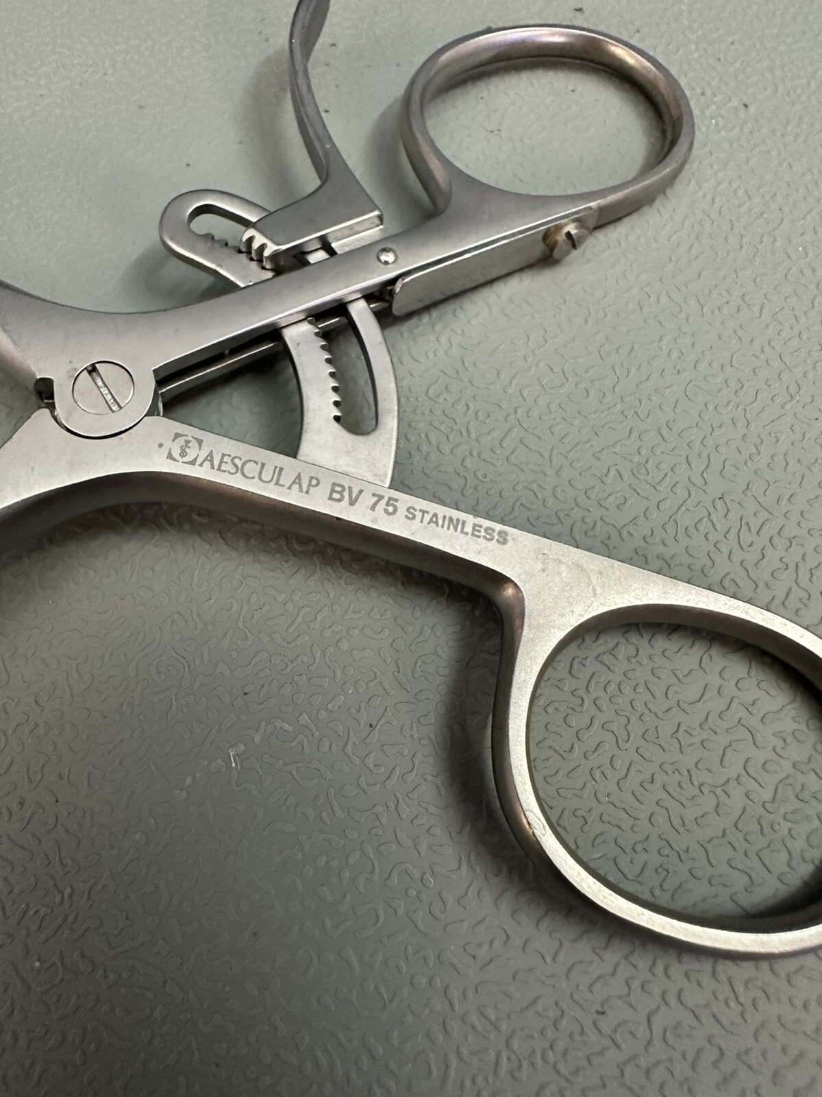 Aesculap BV75 Weitlaner Self Retaining Retractor 4×3 Prongs 6-1/2″ Pre-Owned