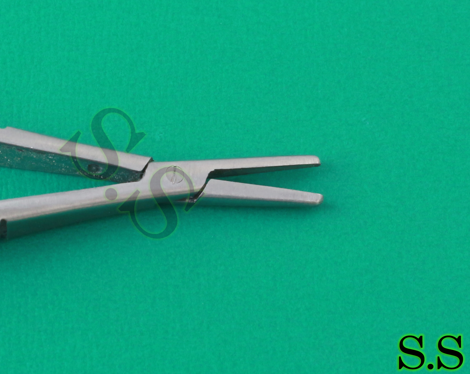 Micro Castroviejo Needle Holder 3.5″ Straight Without Lock Surgical Instruments