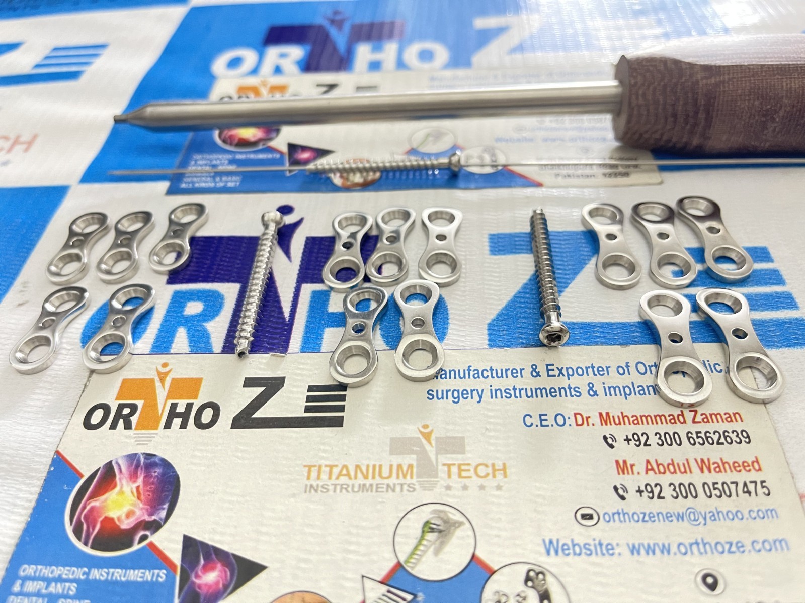 Eight-Plate with 4mm Cannuläted Cäncellous Screws (40 Pcs),Stainless Steel 316L