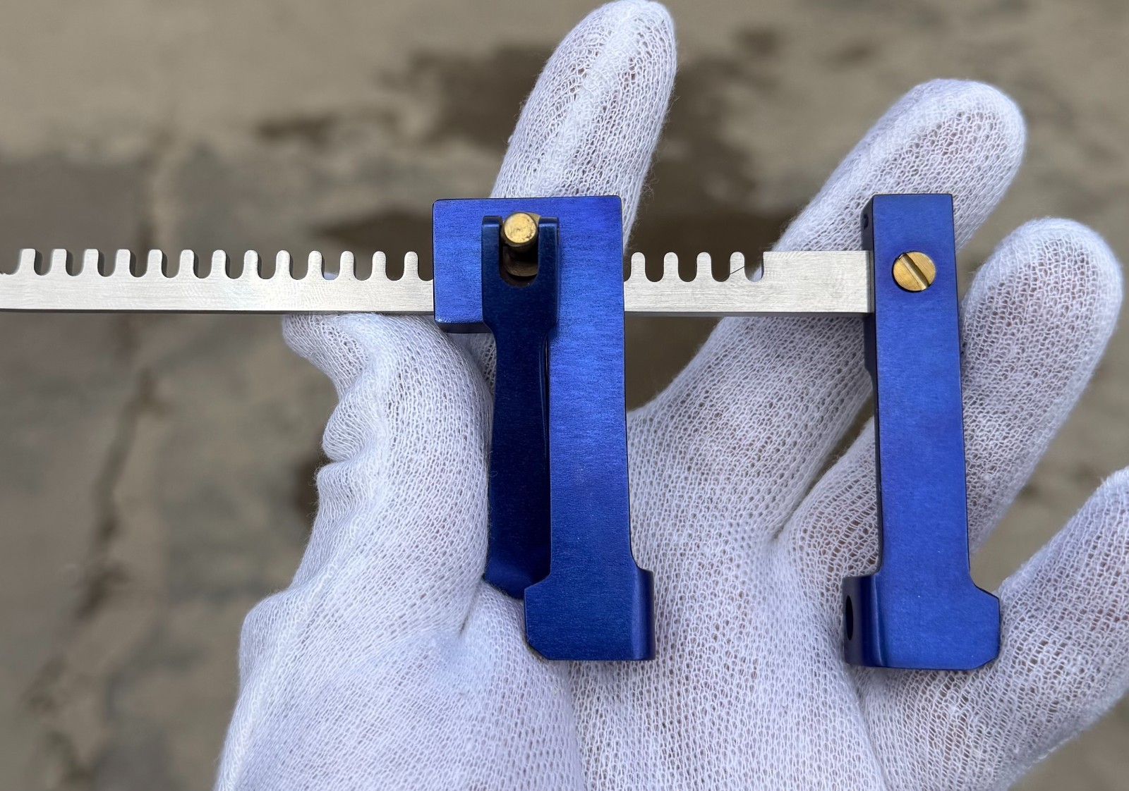 Premium Aluminum Finochietto Rib Spreader – Blue Anodized – Lightweight Thoracic