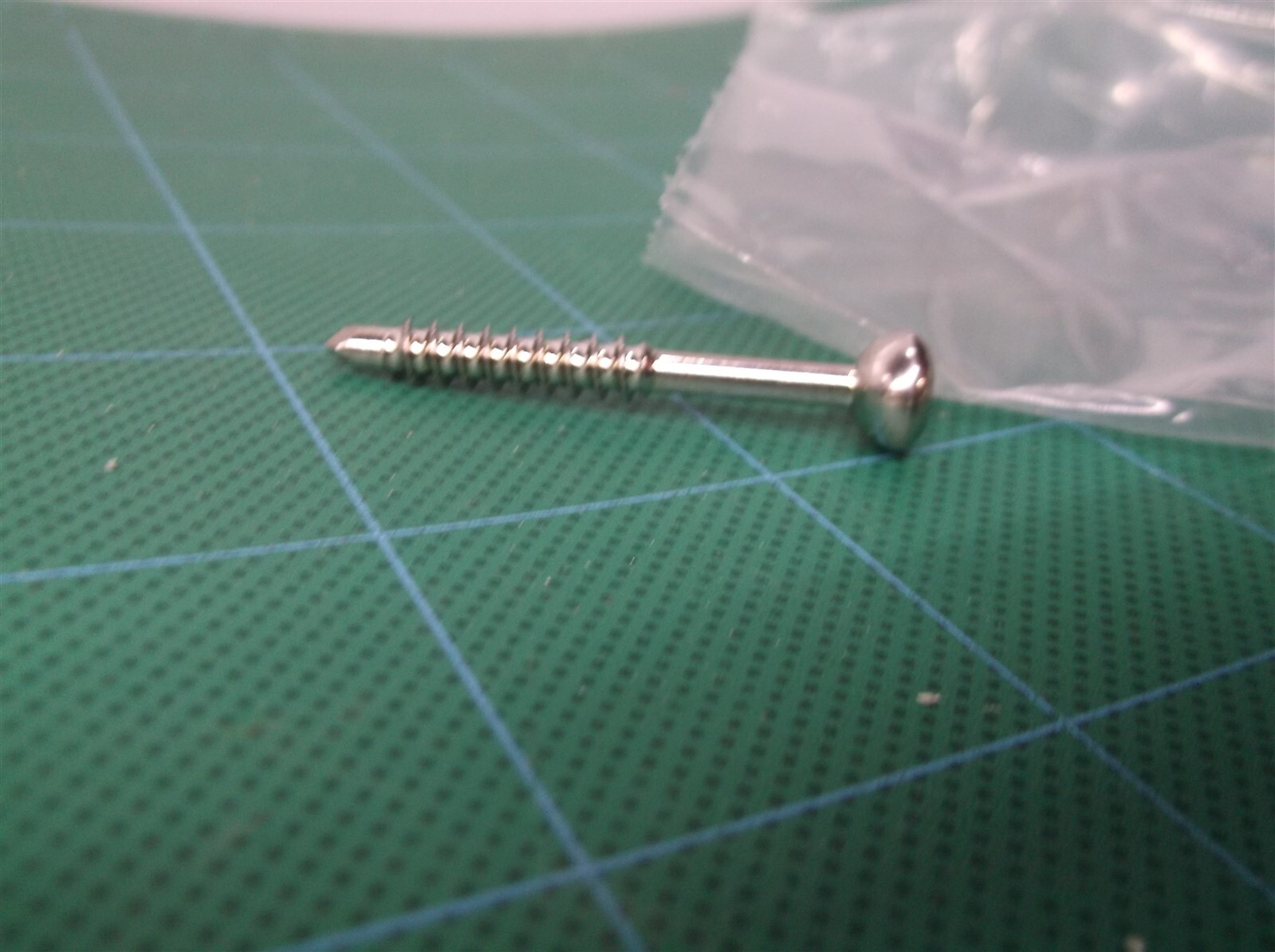 lot of 6 1-5/8″ x 1/8″ surgical screws with 3.5mm hex head