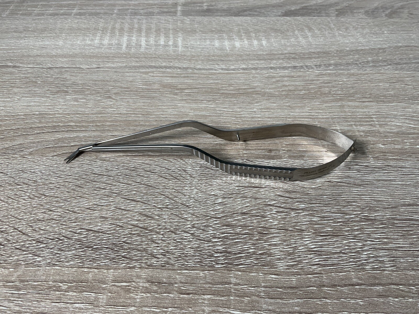 Pilling Weck Yasargil Vascular Scissors Angled 45°, bayonet, 7-1/2″ 357594