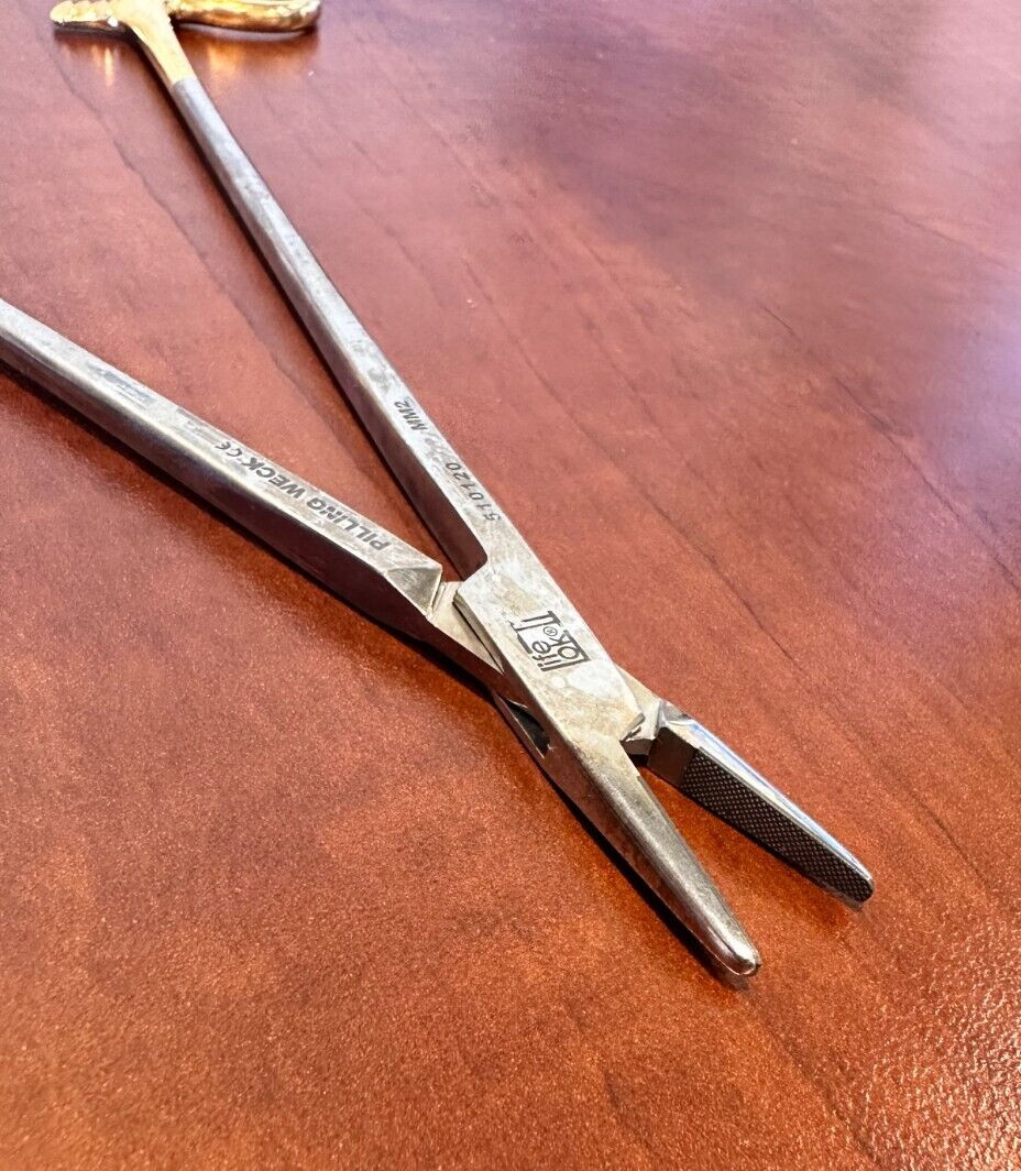 Needle Holder Lot/2 (x1 Weck Pilling 510120 & x1 Codman 36-4010)