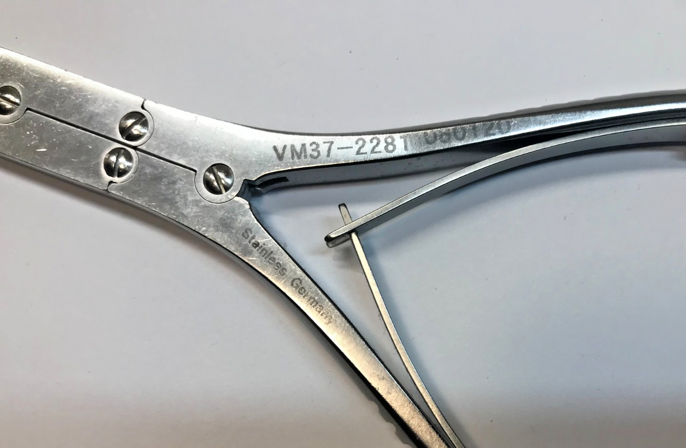 V. Mueller VM37-2281 Mini Liston Double Action Bone Cutter 5.75″