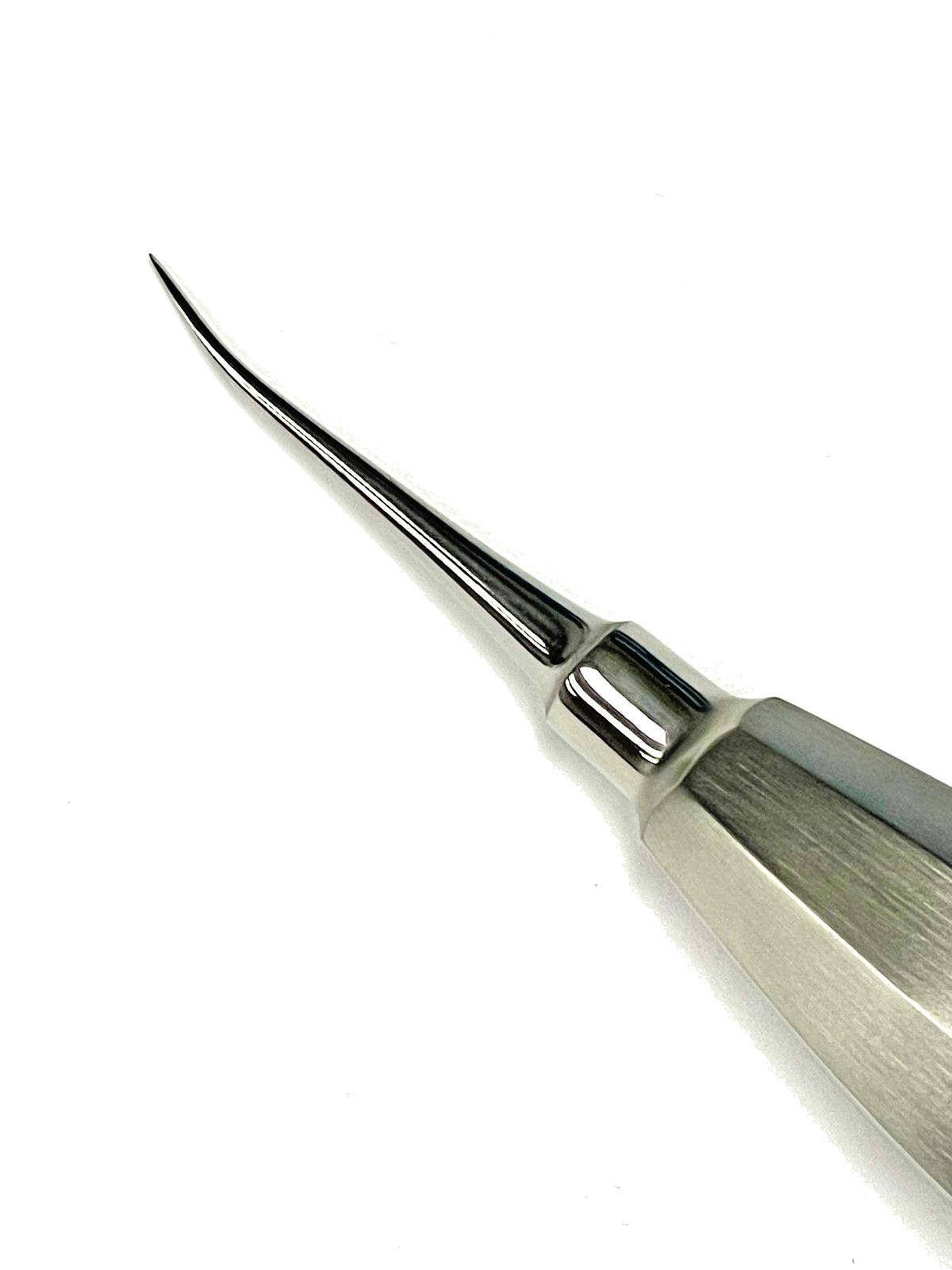 Luxation Elevator, Curved Tip, 4 mm wide