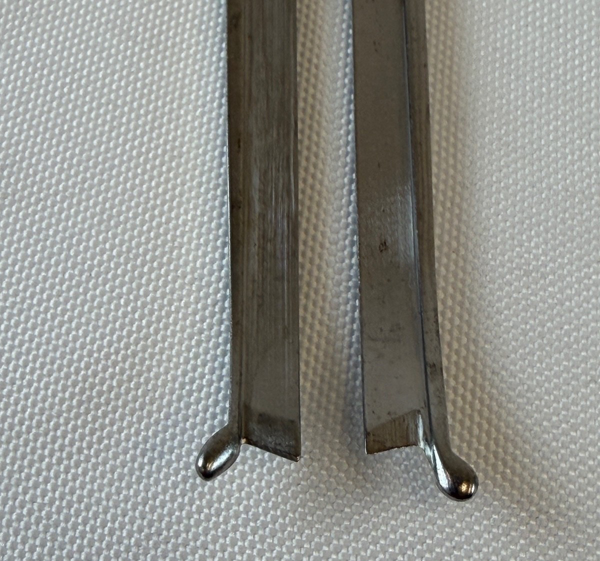 Pair of Storz N-4376 N-4377 Silver 4mm Osteotomes Curved R&L w/ Guard L:7.2″ ENT