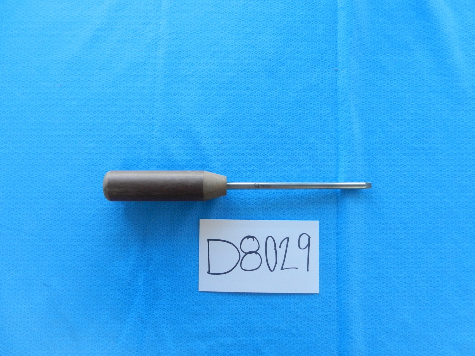 D8029 Quantum Medical Orthopedic Flathead Screwdriver 15.5cm Shaft Length