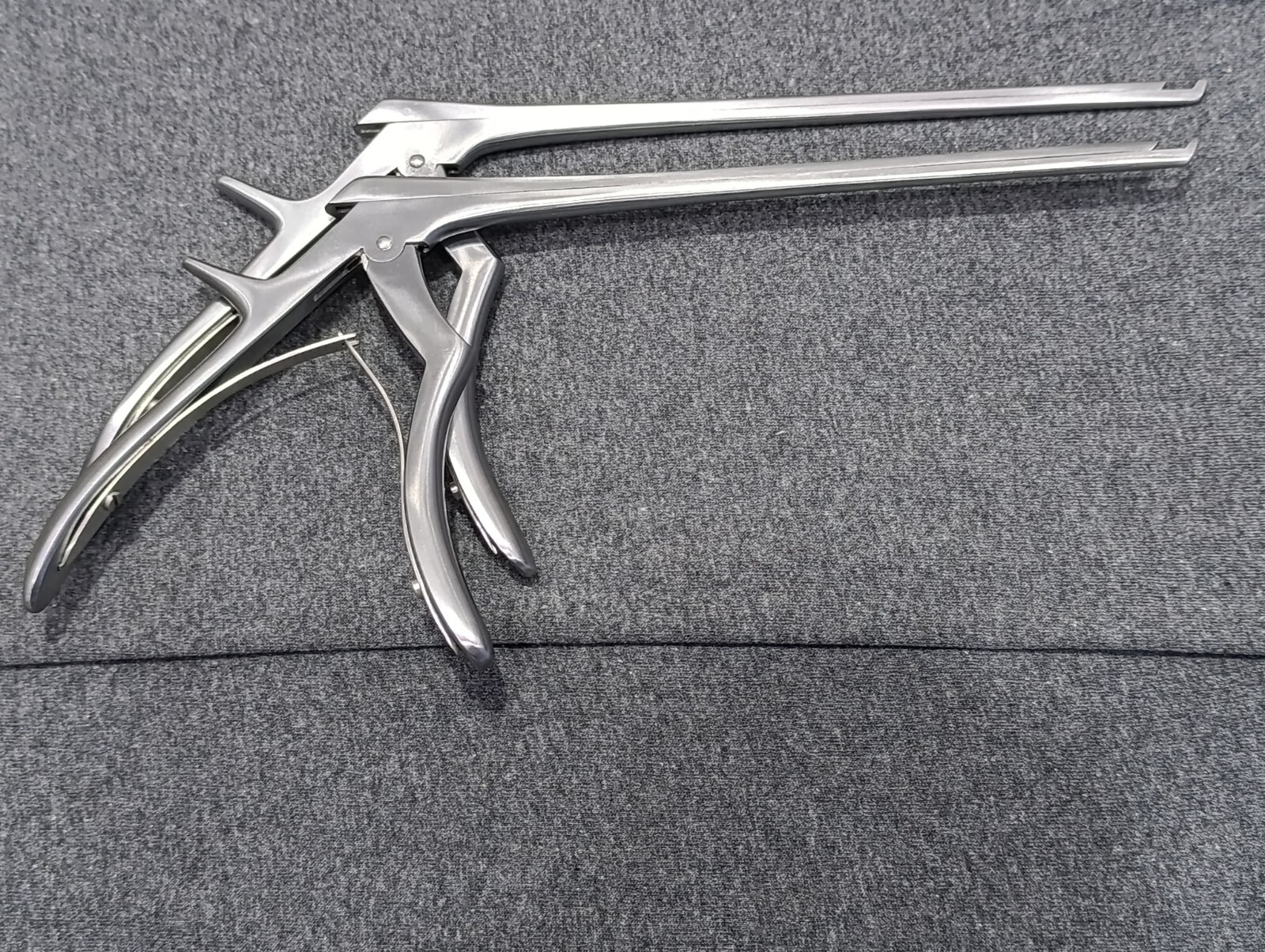 V.Mueller Orthopedic Kerrison Rongeurs 2,3mm Up 7 Shaft 40 degree