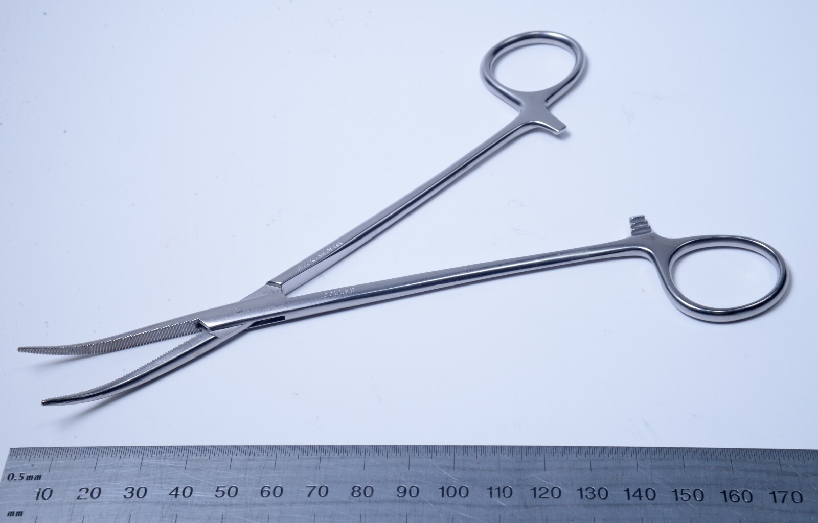 Weck #477112 Coller Forceps 7½” Curved Serrated Stainless Steel Surgical