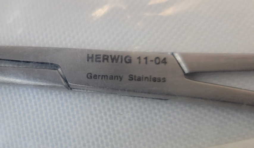 Herwig 11-04 Kelly-Murphy Hemostatic Forceps, Serrated Jaws, 6.25″
