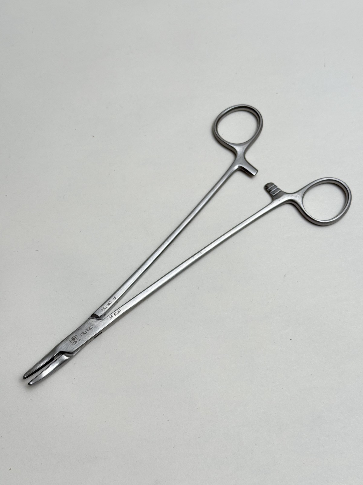 Pilling 34-3020 BUIE CLAMP Curved, Serrated, 5/8″ (1.6cm) tip length, 8 7/8