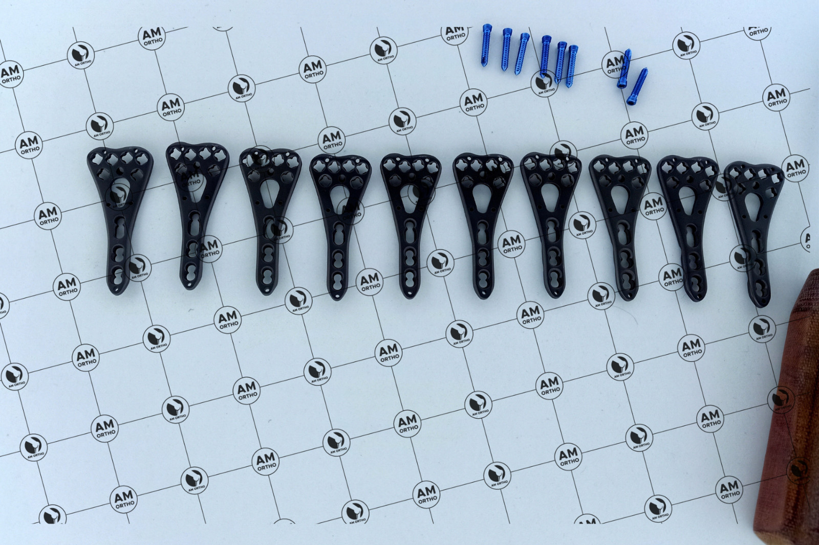 LCP 2.7mm Distal Radius Volar Variable Angle L/R 3Holes Plates & Screw 81Pcs Set