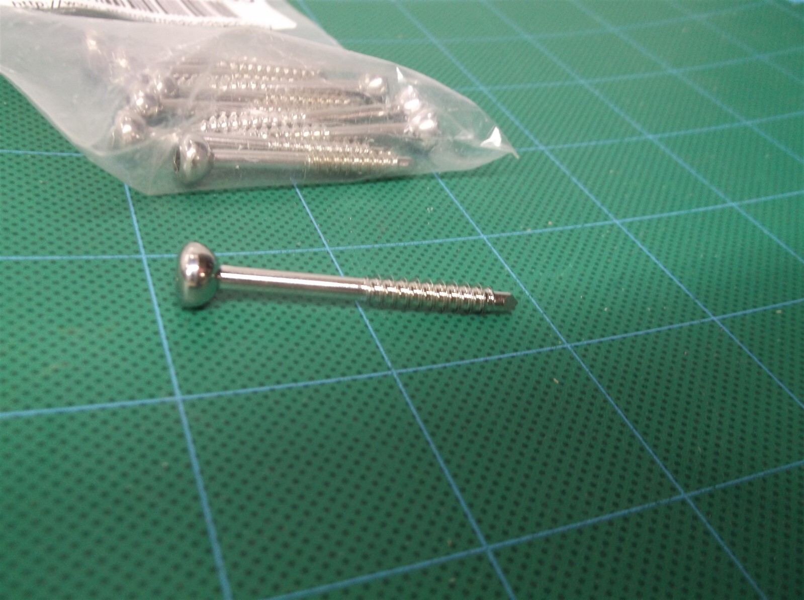 lot of 10 1-13/16″ x 1/8″ surgical screw with 3.5mm hex head 1550